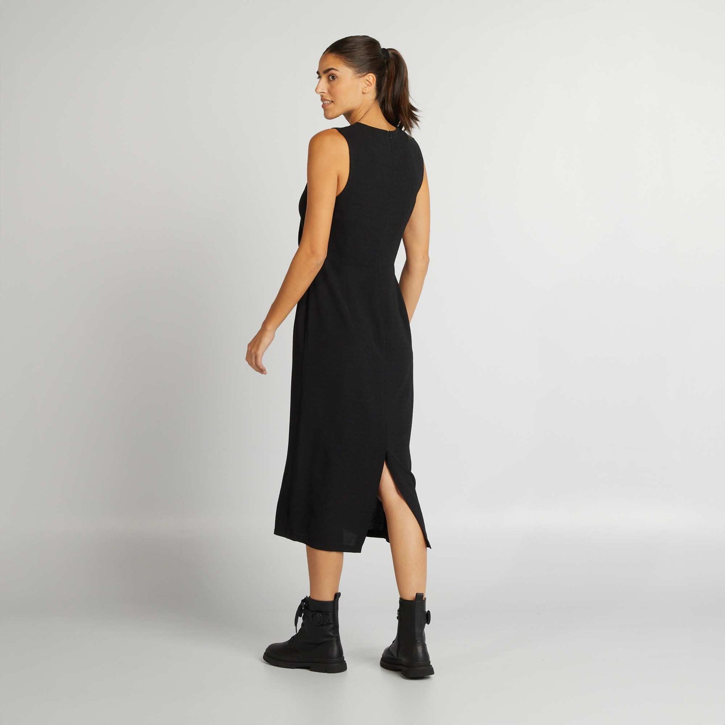 Sleeveless midi dress black