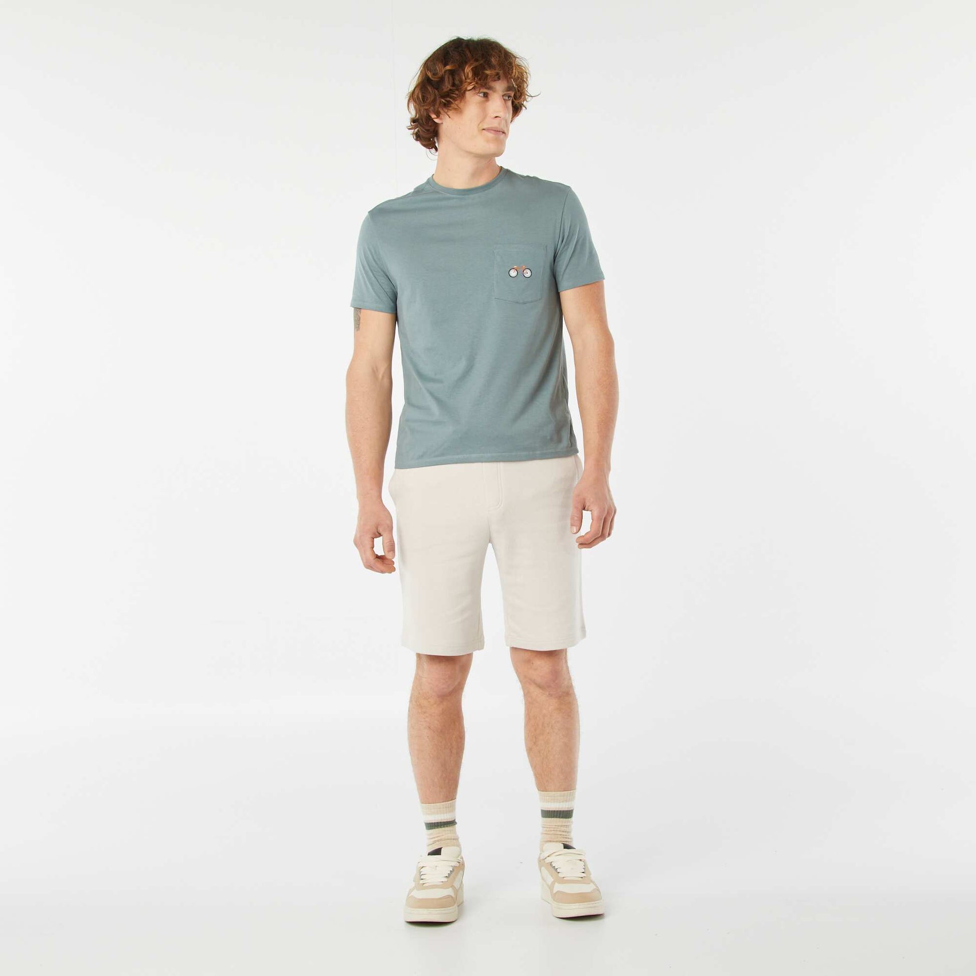 Short-sleeved T-shirt with breast pocket and embroidery BLUE