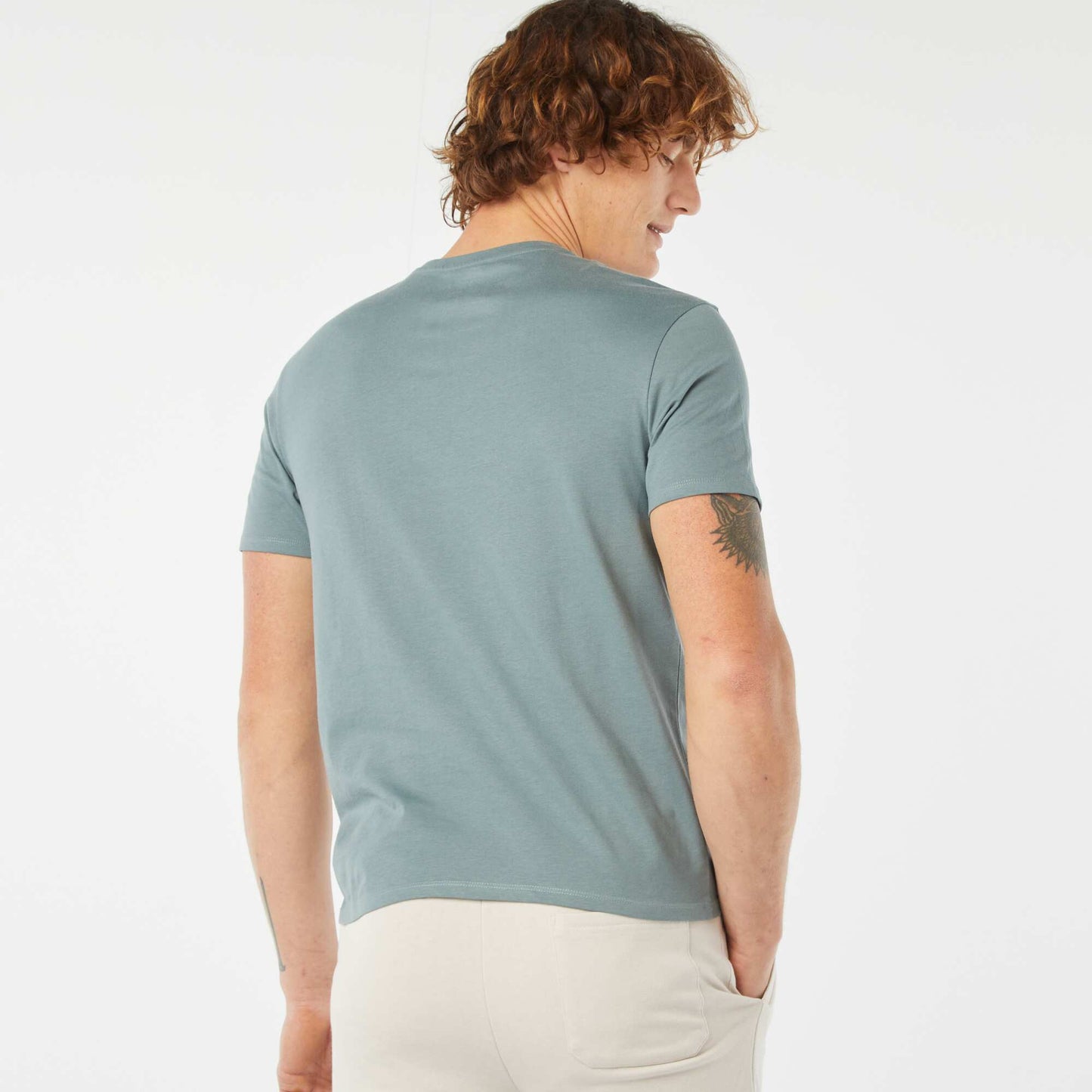Short-sleeved T-shirt with breast pocket and embroidery BLUE
