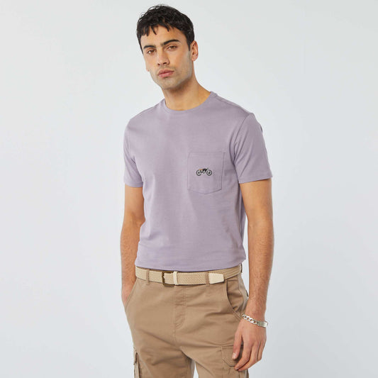 Short-sleeved T-shirt with breast pocket and embroidery PURPLE