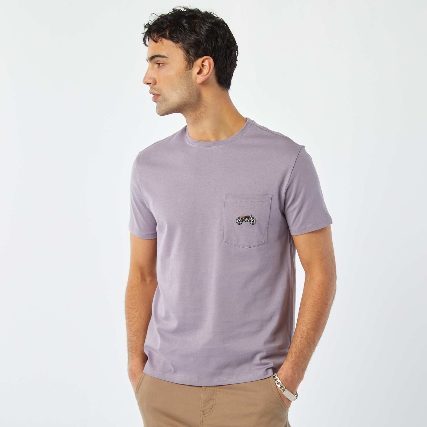 Short-sleeved T-shirt with breast pocket and embroidery PURPLE