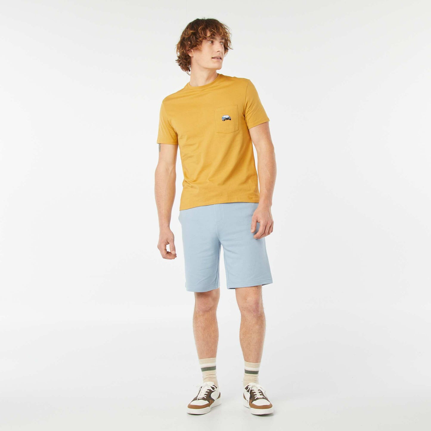 Short-sleeved T-shirt with breast pocket and embroidery YELLOW