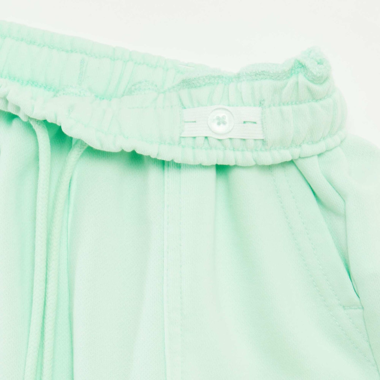 Shorts with large pockets GREEN