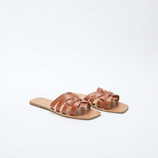 Sandals with crossover straps BROWN