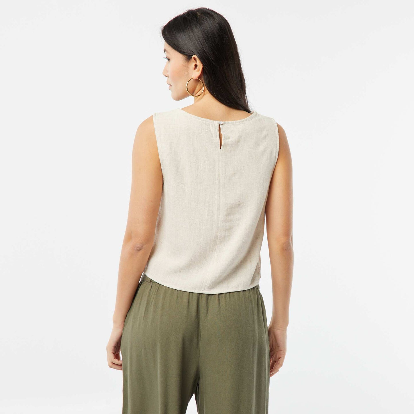 بلوزة قصيرة من مزيج الكتان الأبيض