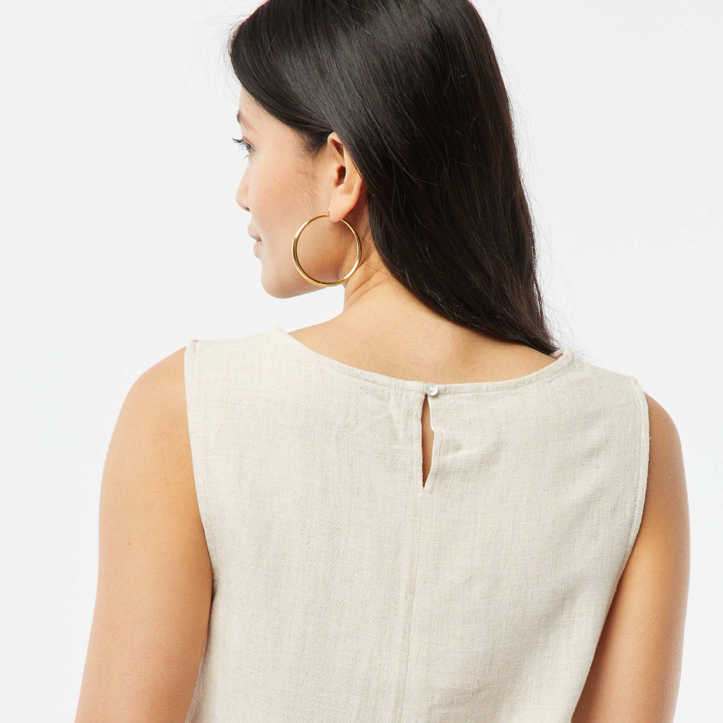 بلوزة قصيرة من مزيج الكتان الأبيض