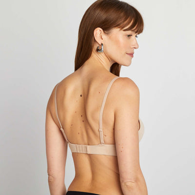 حمالة صدر مثلثة غير مرئية من الألياف الدقيقة باللون الوردي