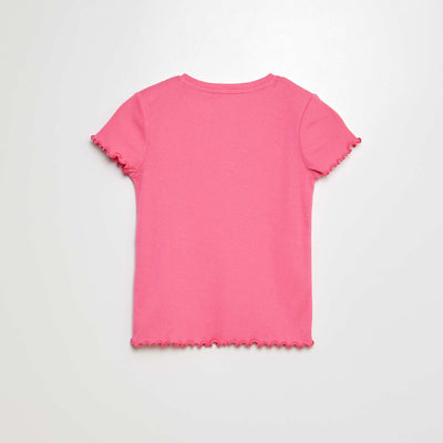 تي شيرت مضلع بحواف صدفية اللون الوردي