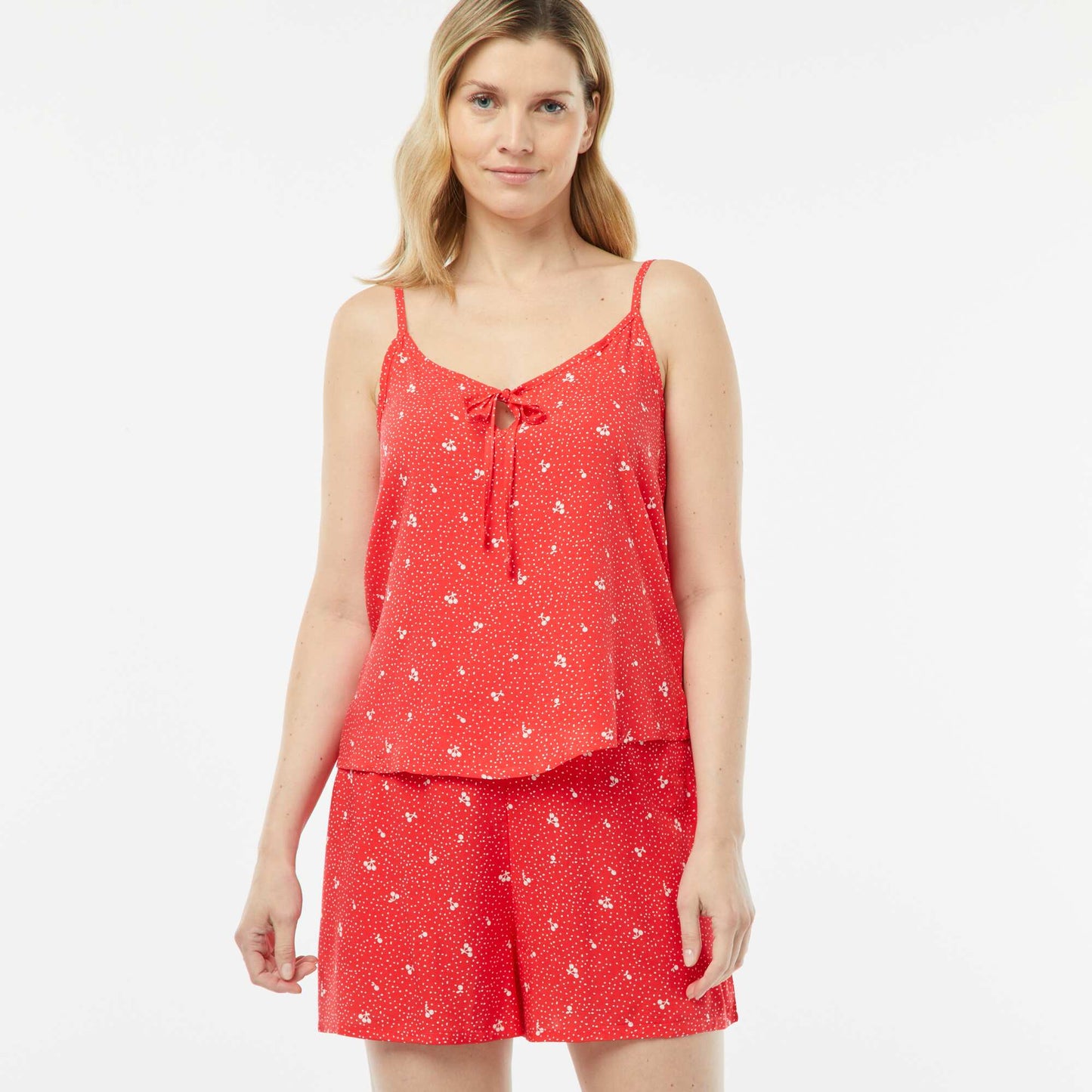 طقم بيجامة مطبوع فوق سترة + شورت بيجامة مطبوع أحمر