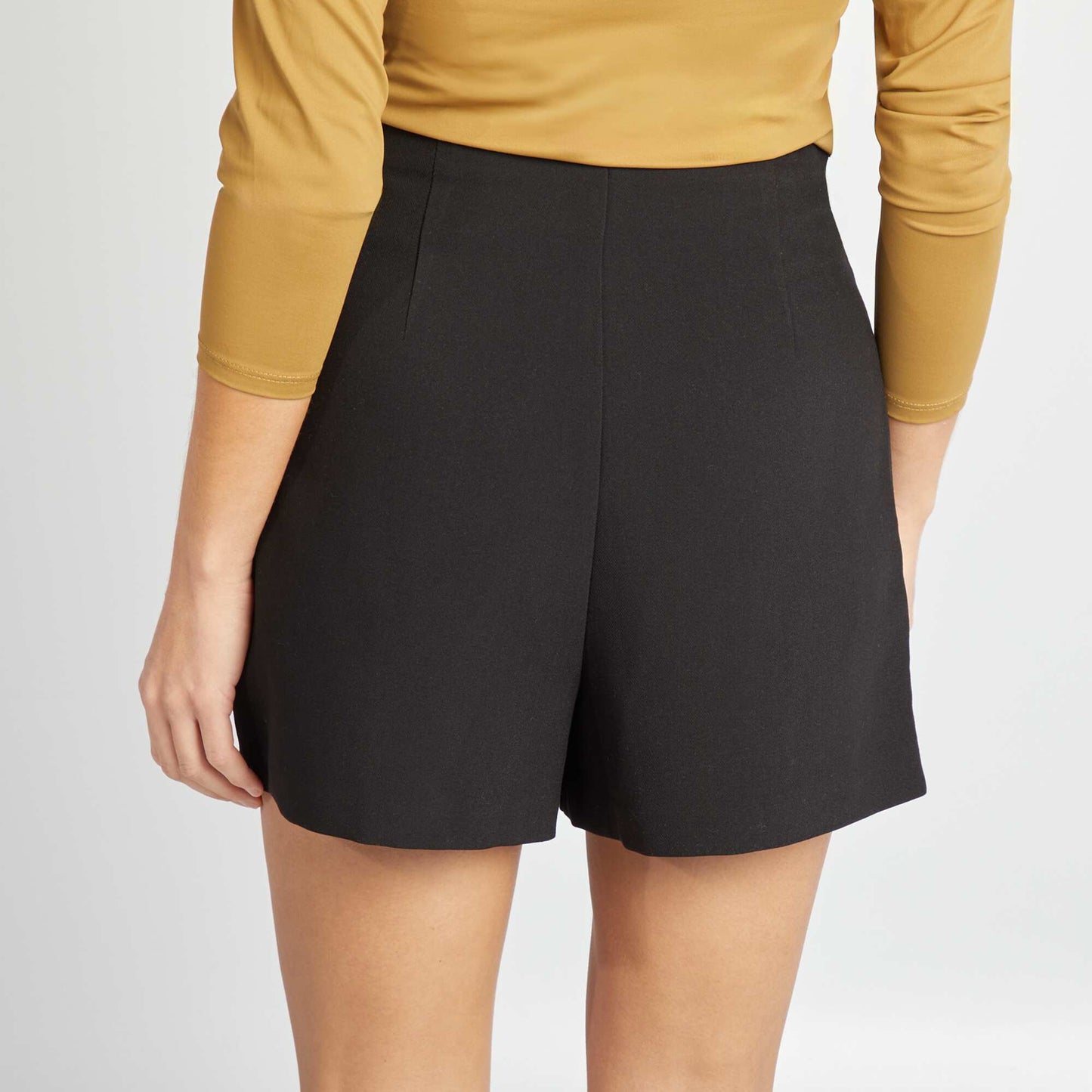 High-waisted skort black