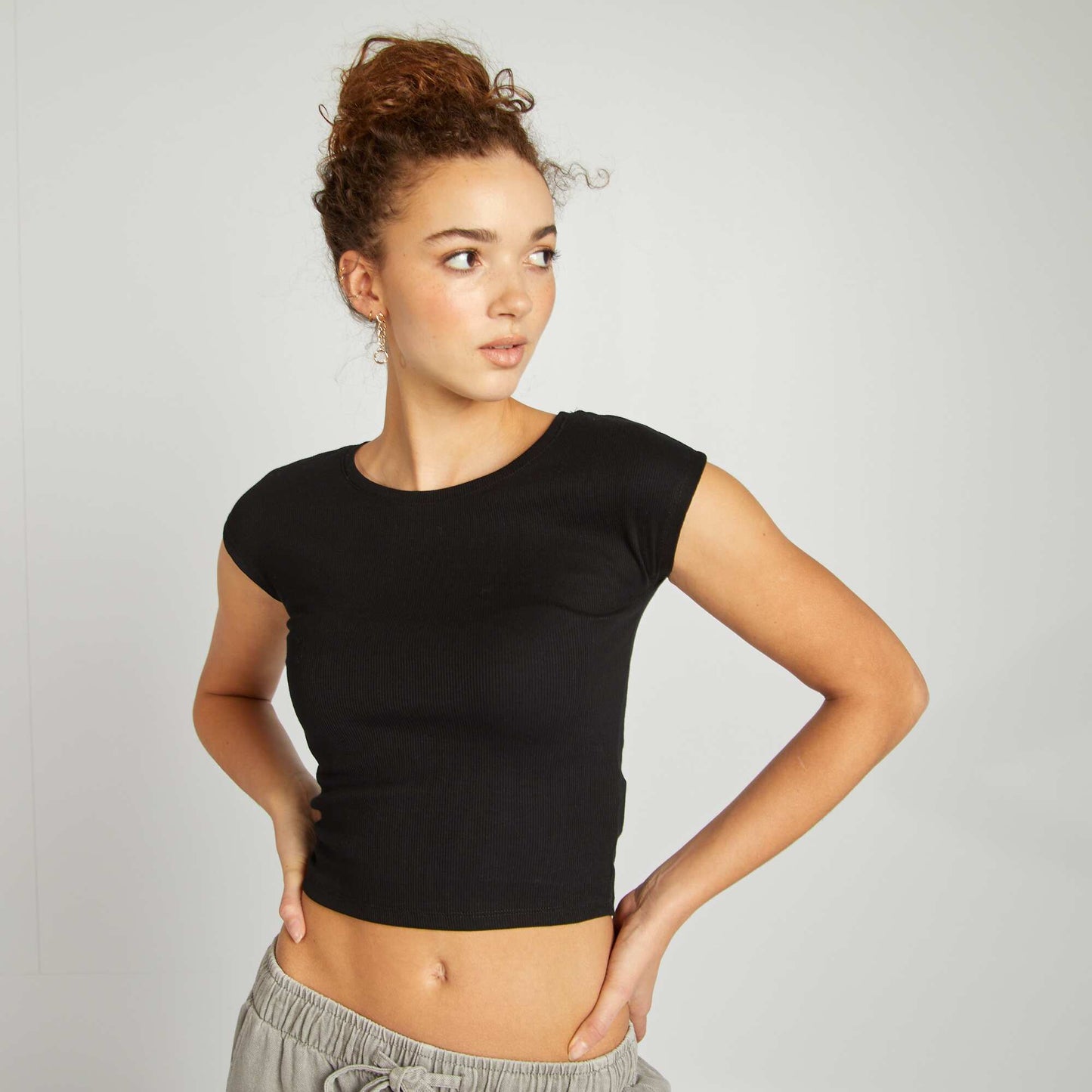 Short-sleeved cropped T-shirt BLACK