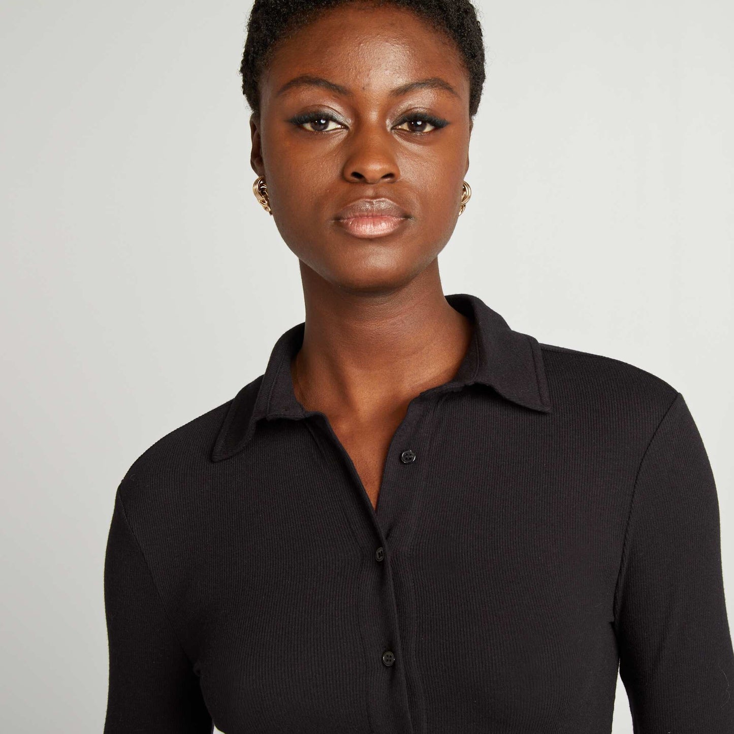 Buttoned T-shirt with polo collar black