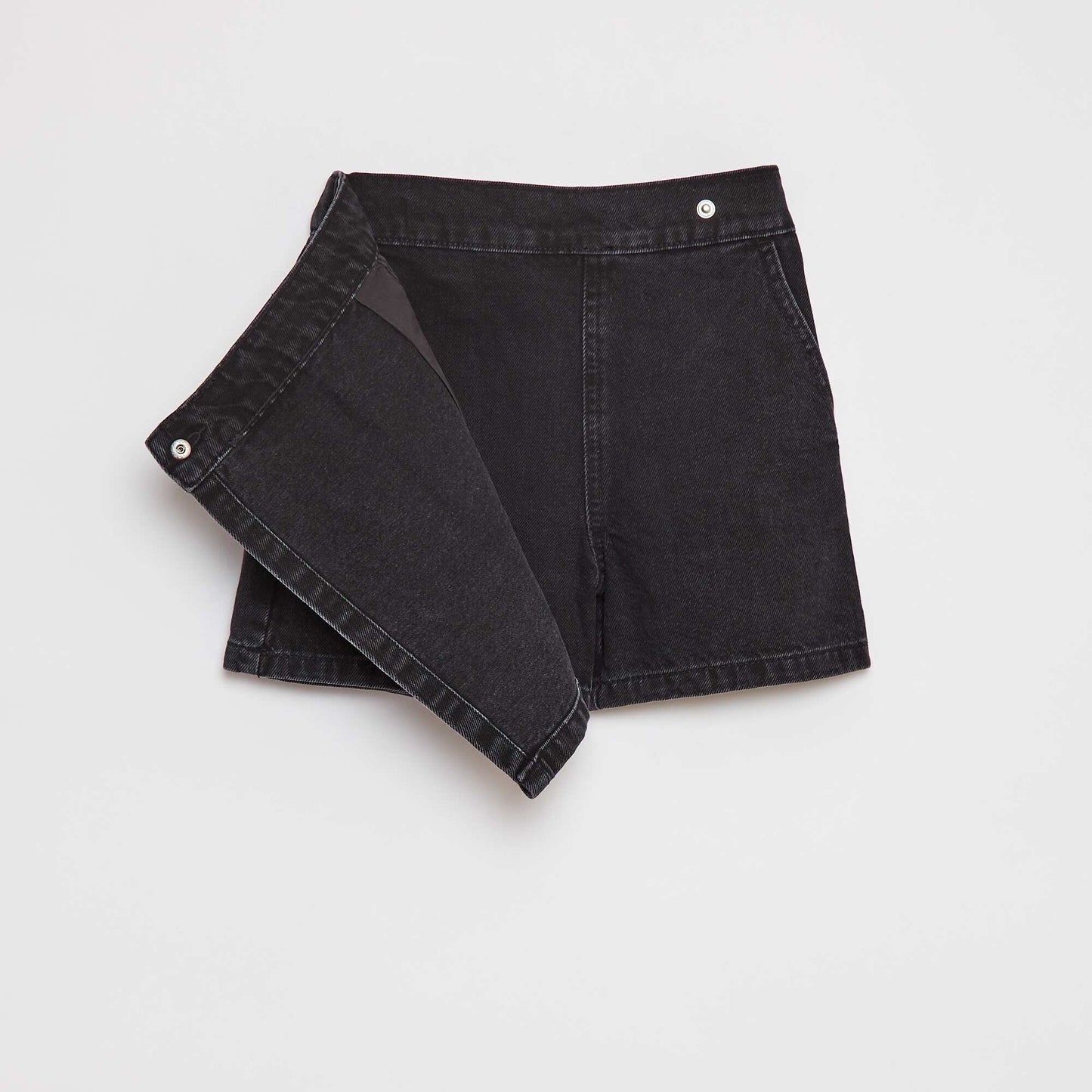 سكورت دنيم رمادي