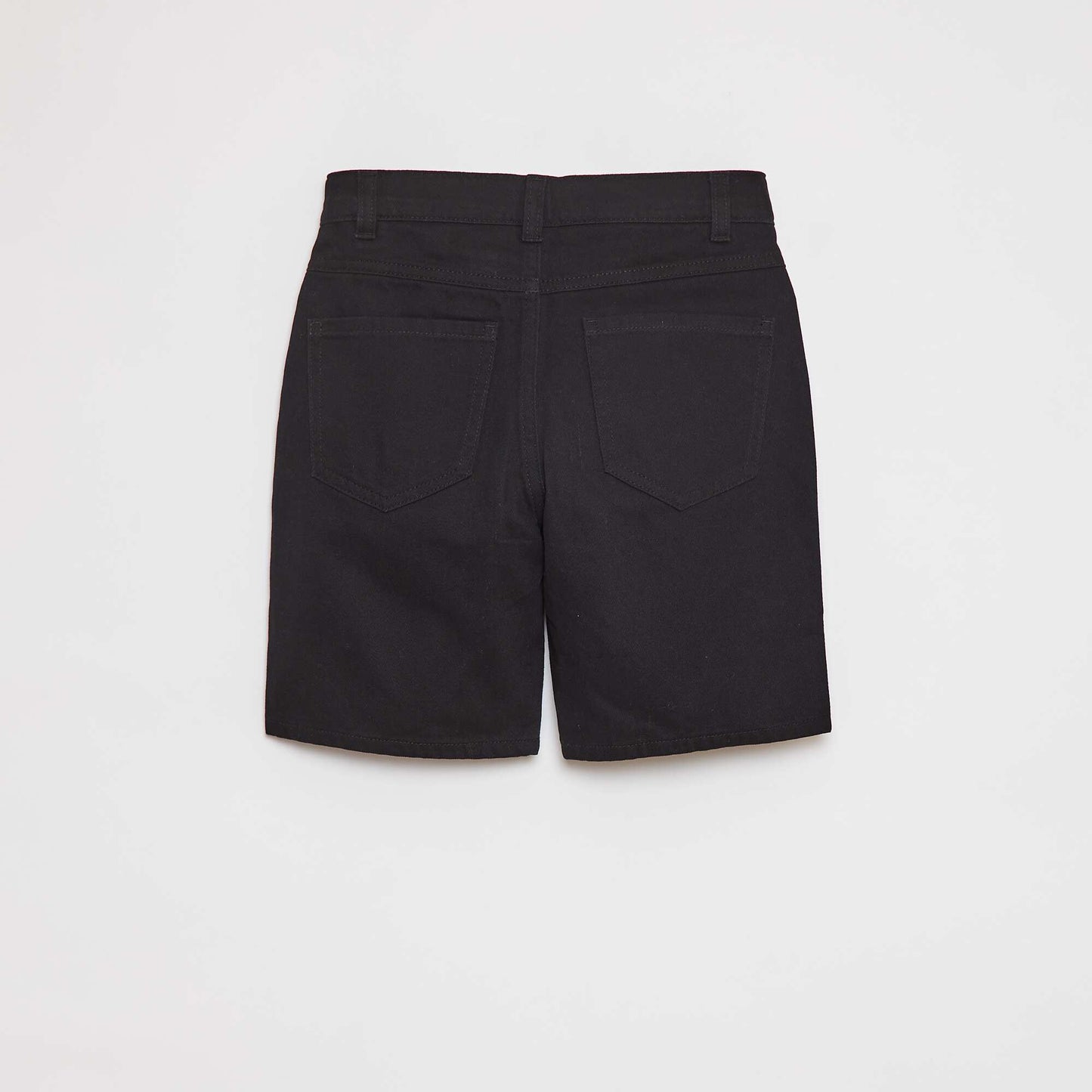 شورت برمودا قصير من التويل الفضفاض باللون الأسود