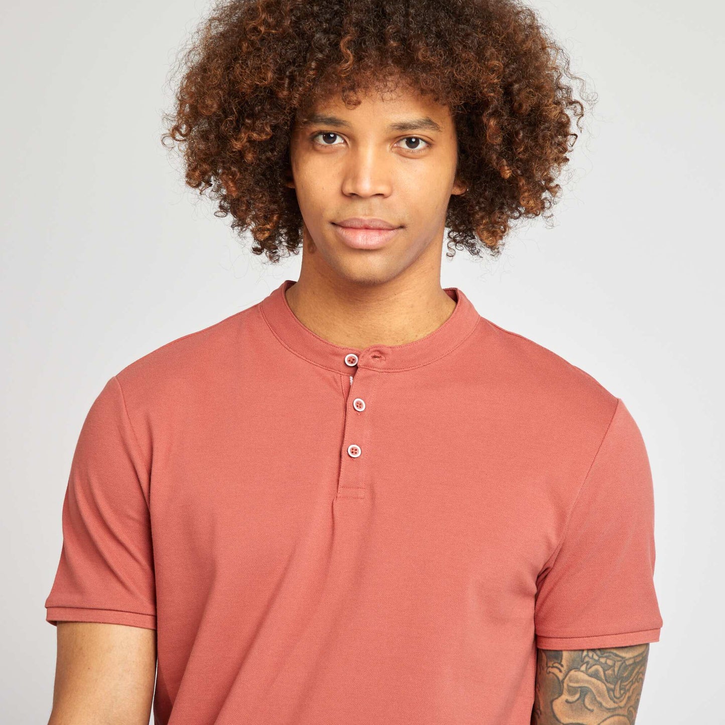 Piqué polo shirt with mandarin collar RED