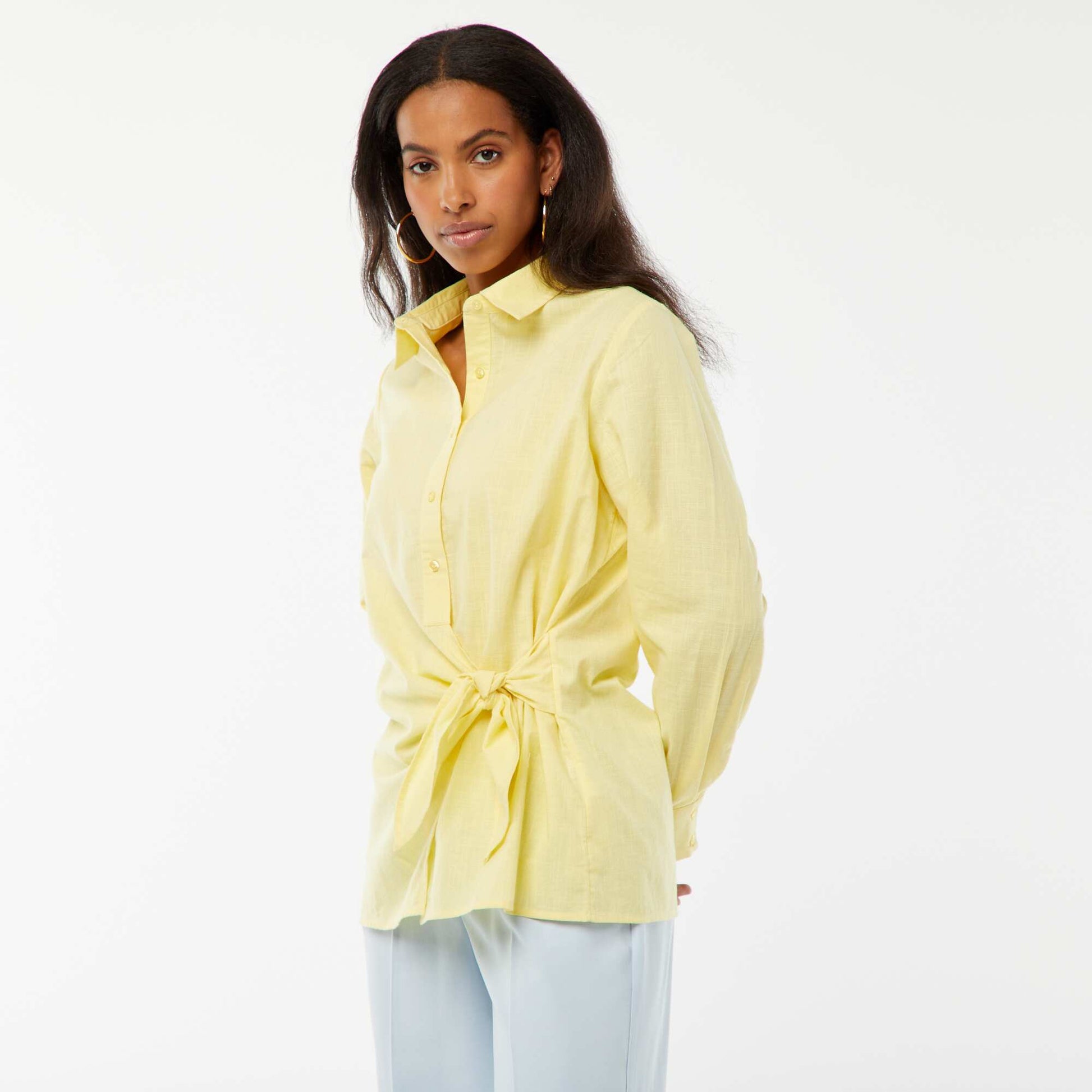 Blouse with shirt collar and bow on the front YELLOW