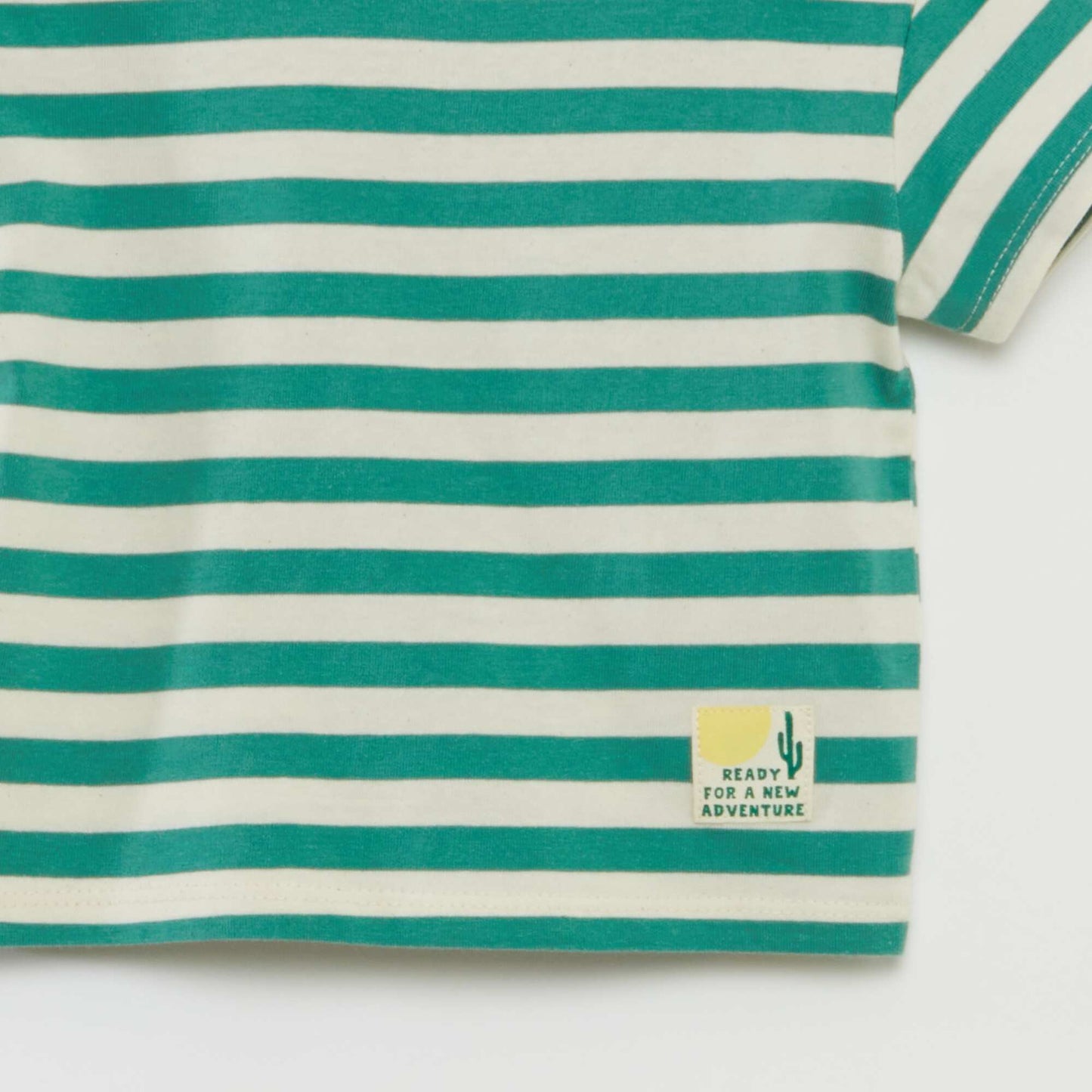 تيشرت جرسية بأكمام قصيرة مخططة تيشرت جرسية مخططة أبيض