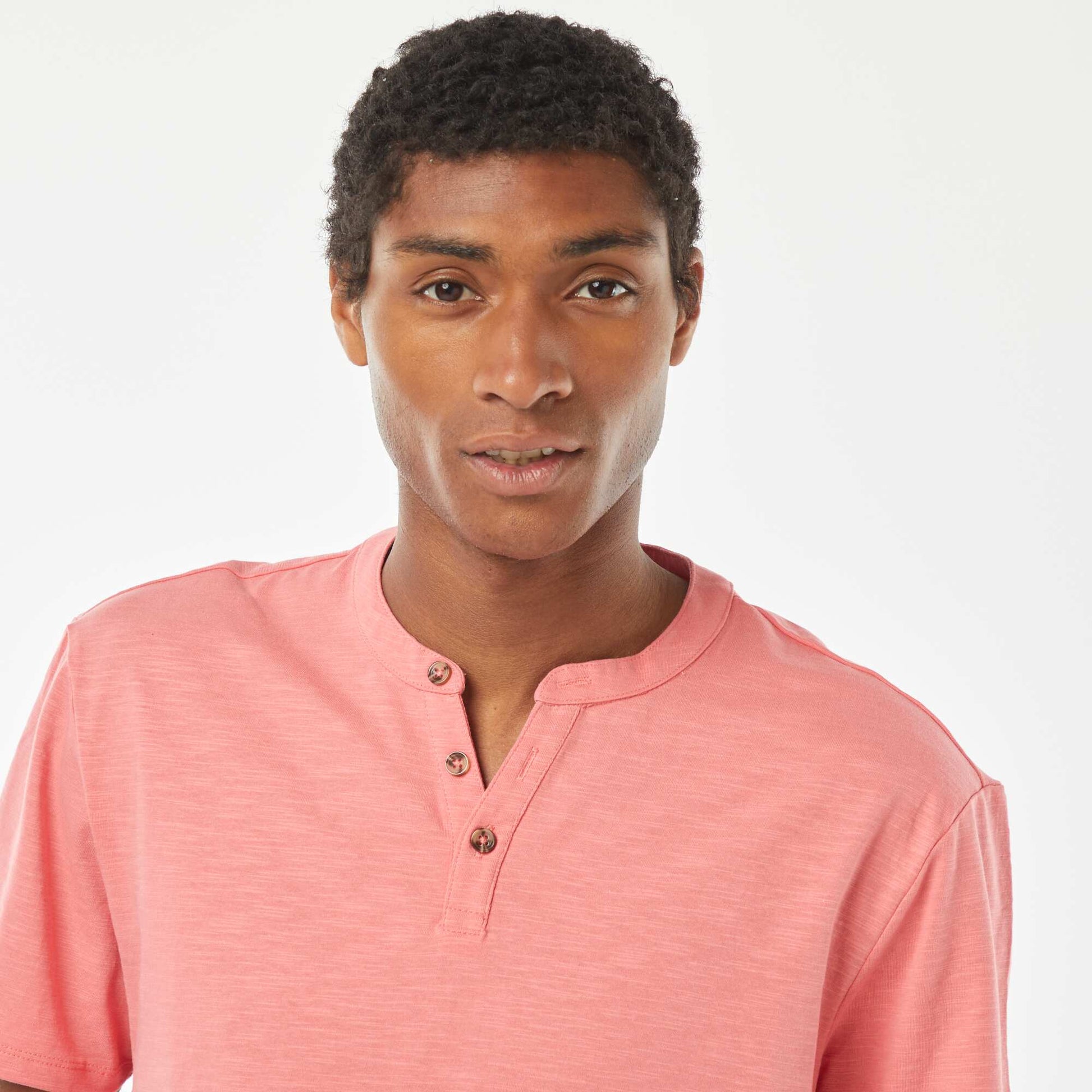 Short-sleeved T-shirt with Henley collar PINK