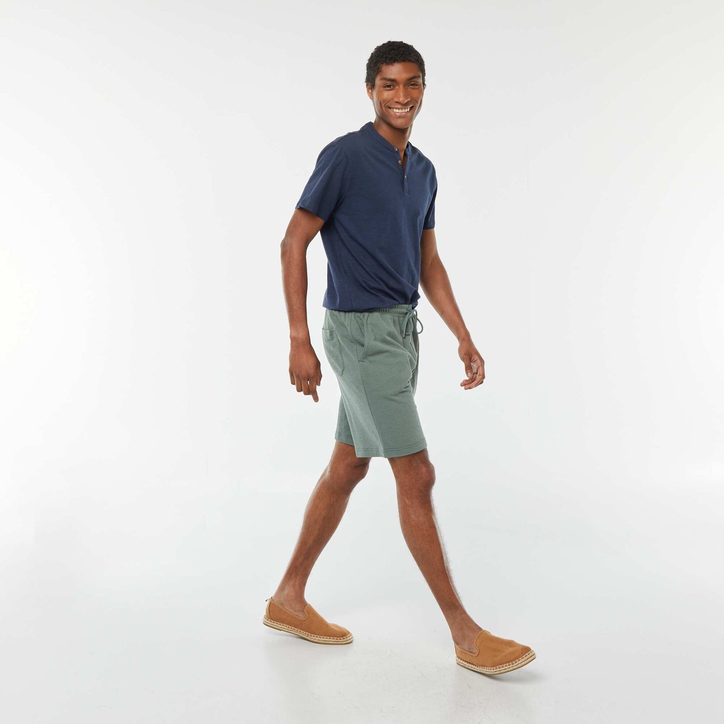 Short-sleeved T-shirt with Henley collar BLACK