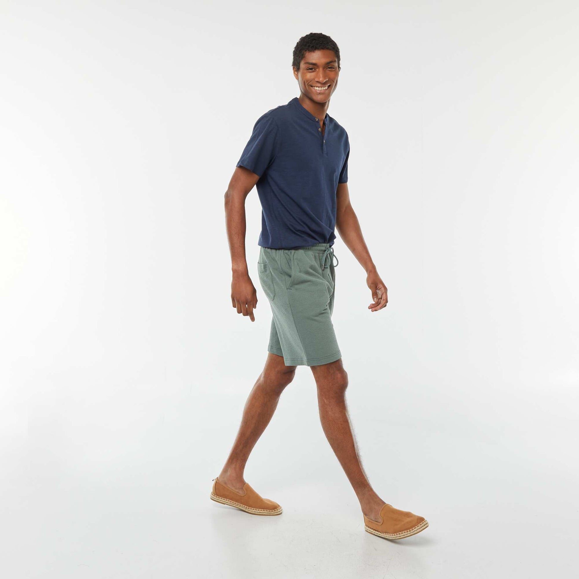 Short-sleeved T-shirt with Henley collar BLACK