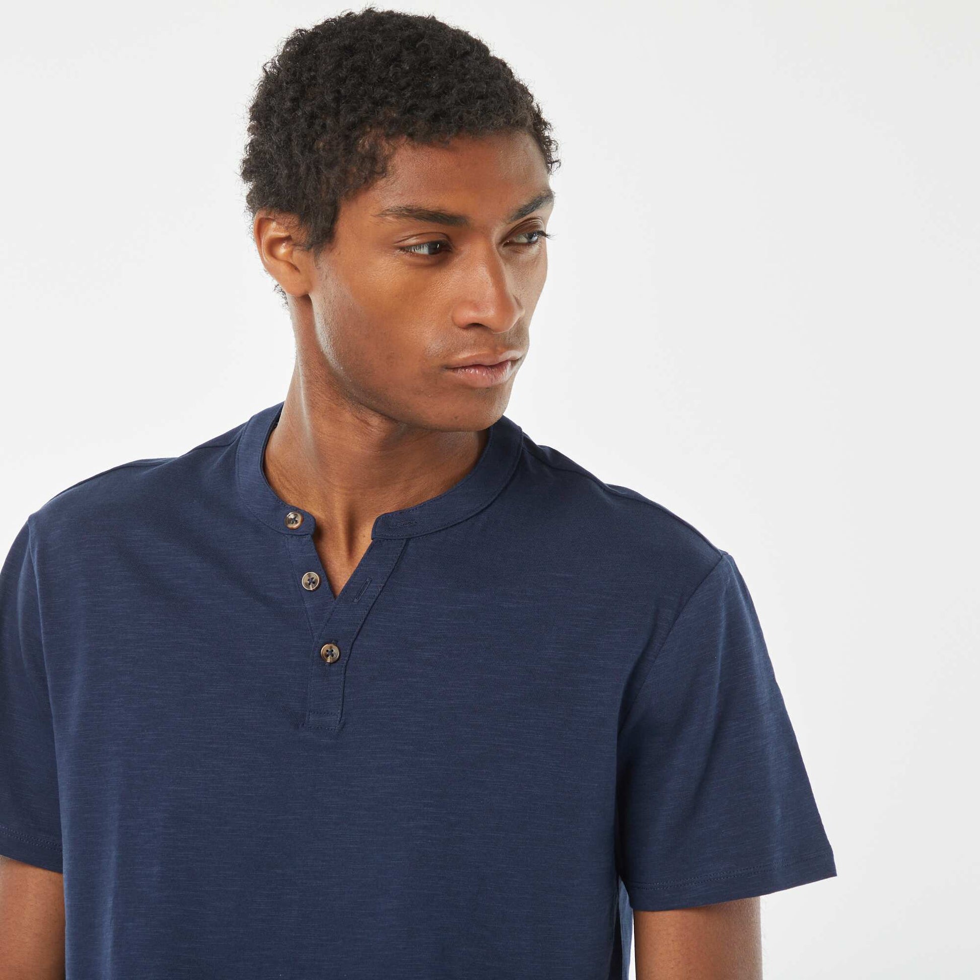 Short-sleeved T-shirt with Henley collar BLACK