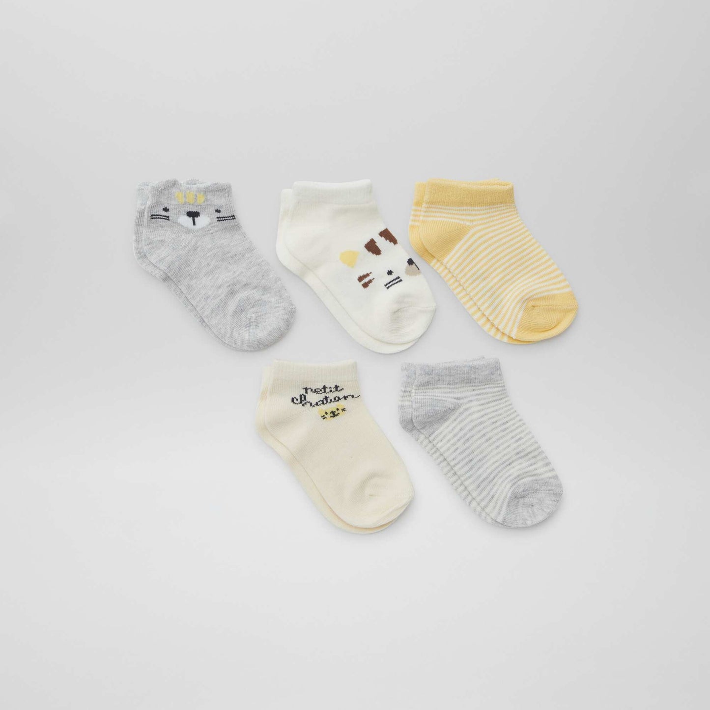 حزمة من 5 أزواج من الجوارب غير المرئية باللون الرمادي