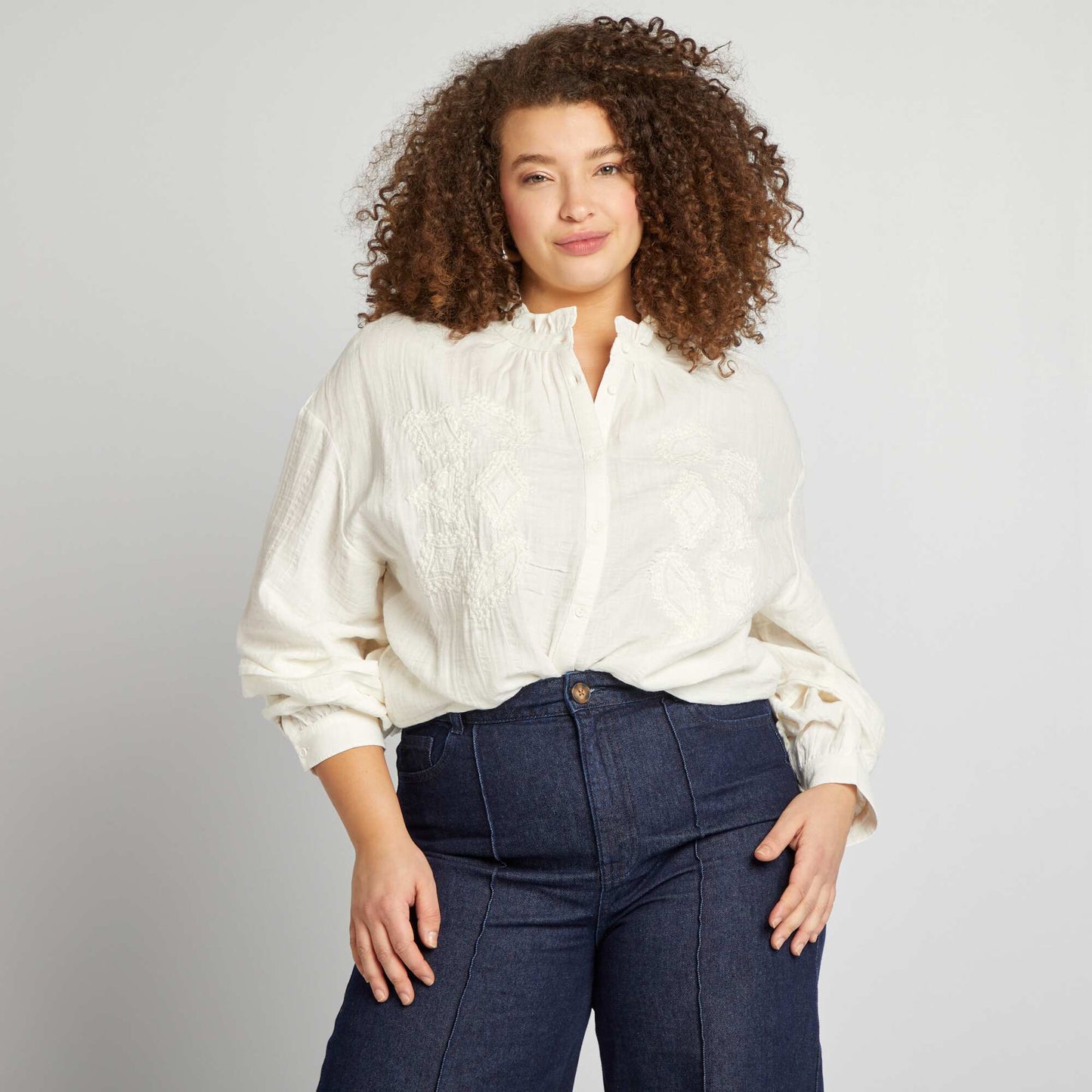 قميص من الشاش القطني باللون البيج