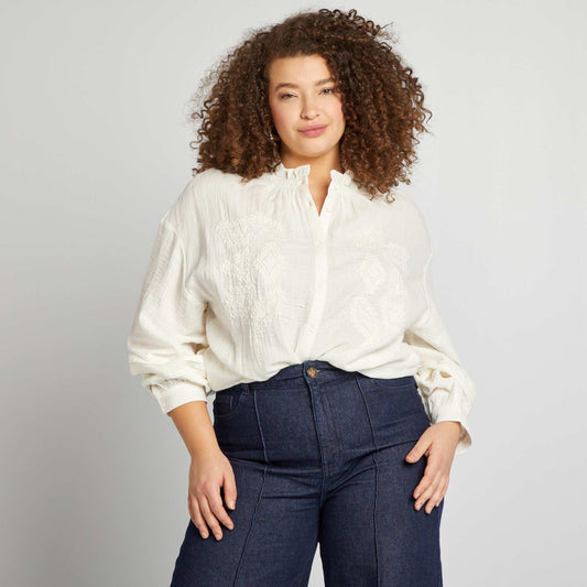 قميص من الشاش القطني باللون البيج