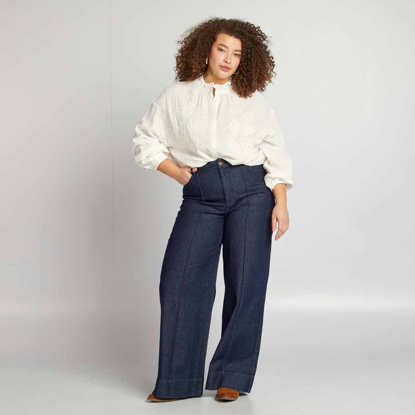 قميص من الشاش القطني باللون البيج