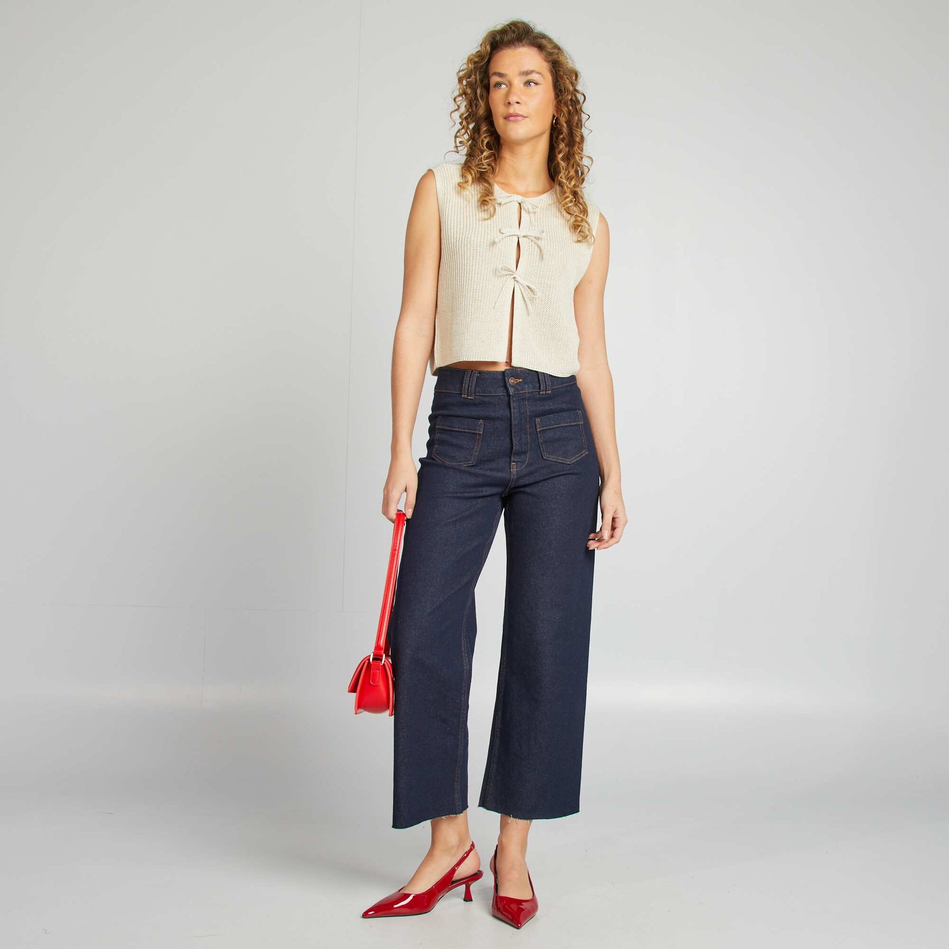 سترة بأربطة ربط باللون البيج