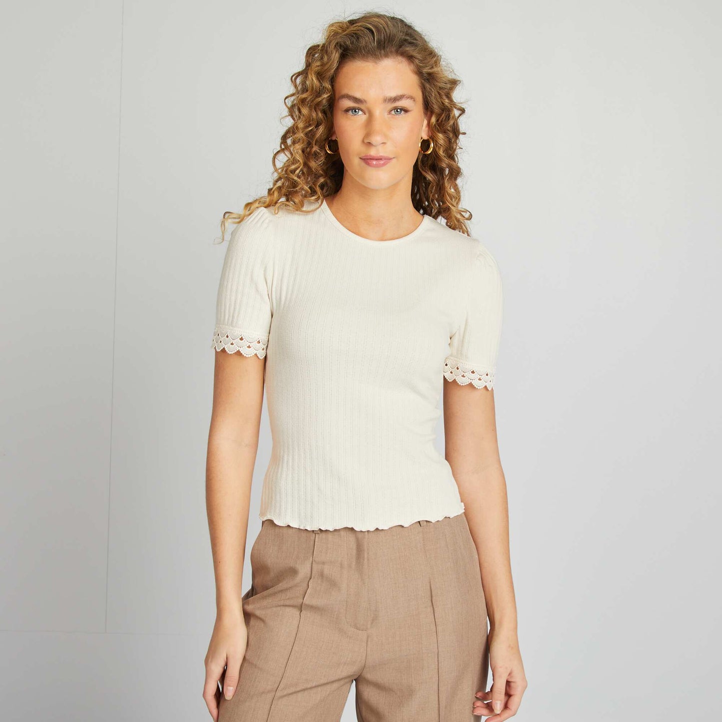 Embroidered short-sleeved T-shirt BEIGE