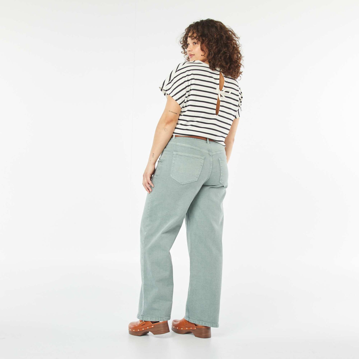 Short-sleeved T-shirt with open back BLUE