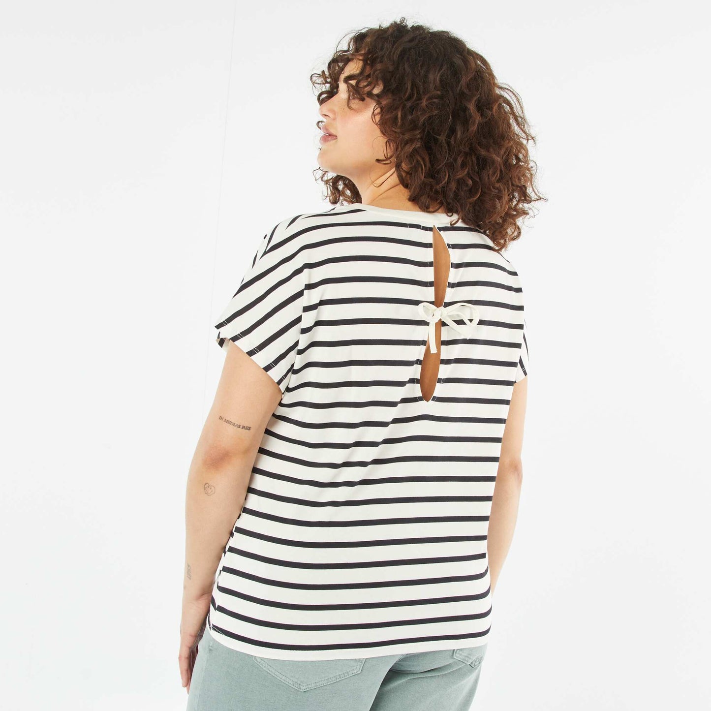 Short-sleeved T-shirt with open back BLUE