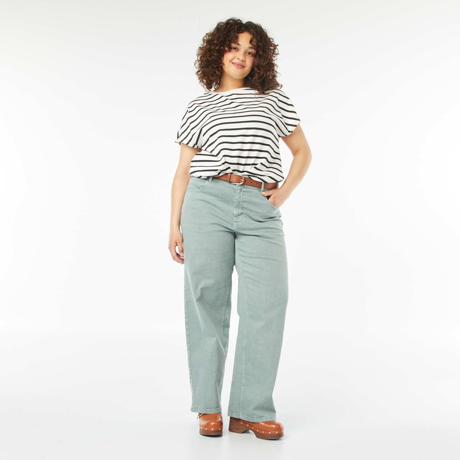 Short-sleeved T-shirt with open back BLUE