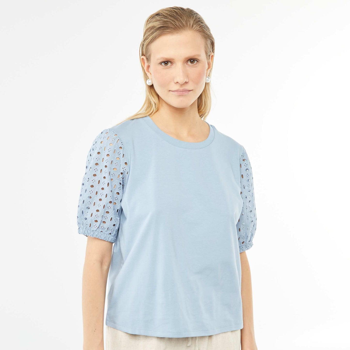 تي شيرت بأكمام قصيرة سادة مع برودري انجليز أزرق