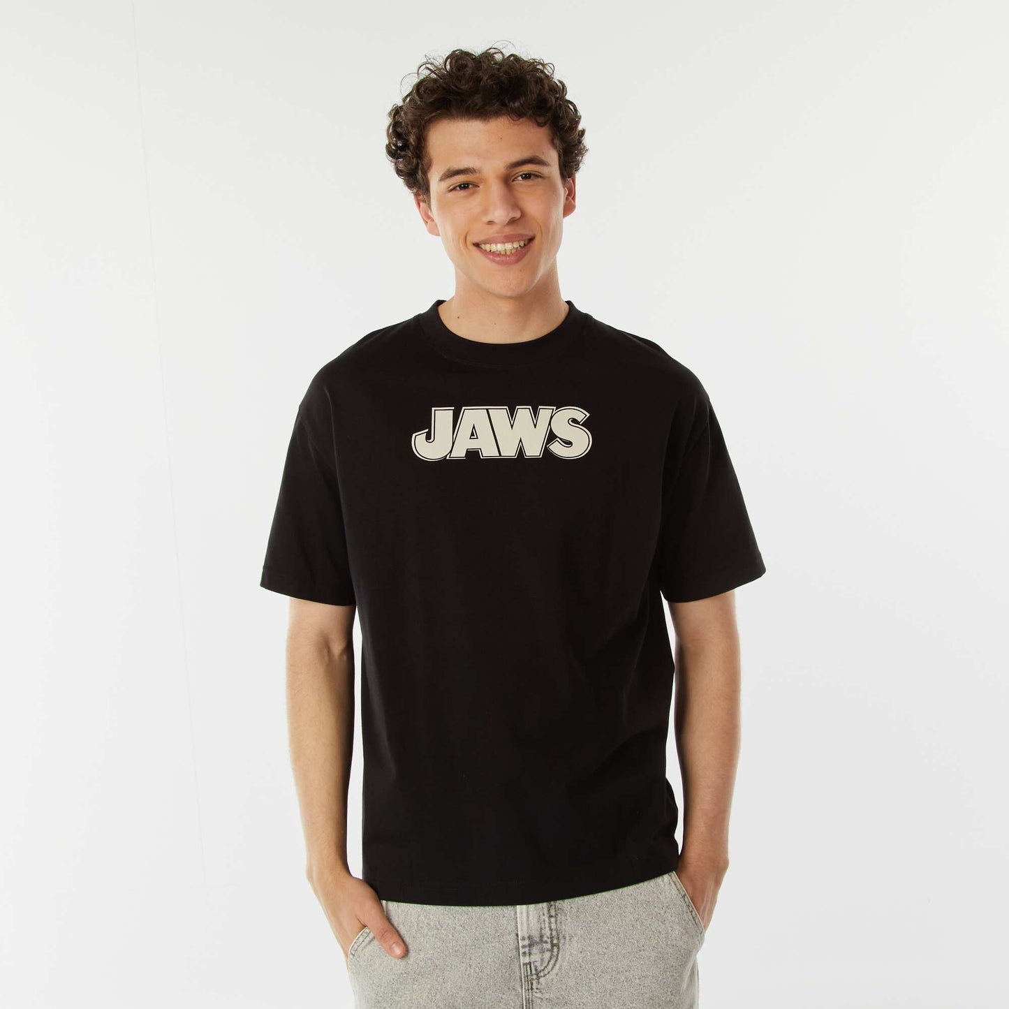 تي شيرت بأكمام قصيرة "Jaws" باللون الأسود