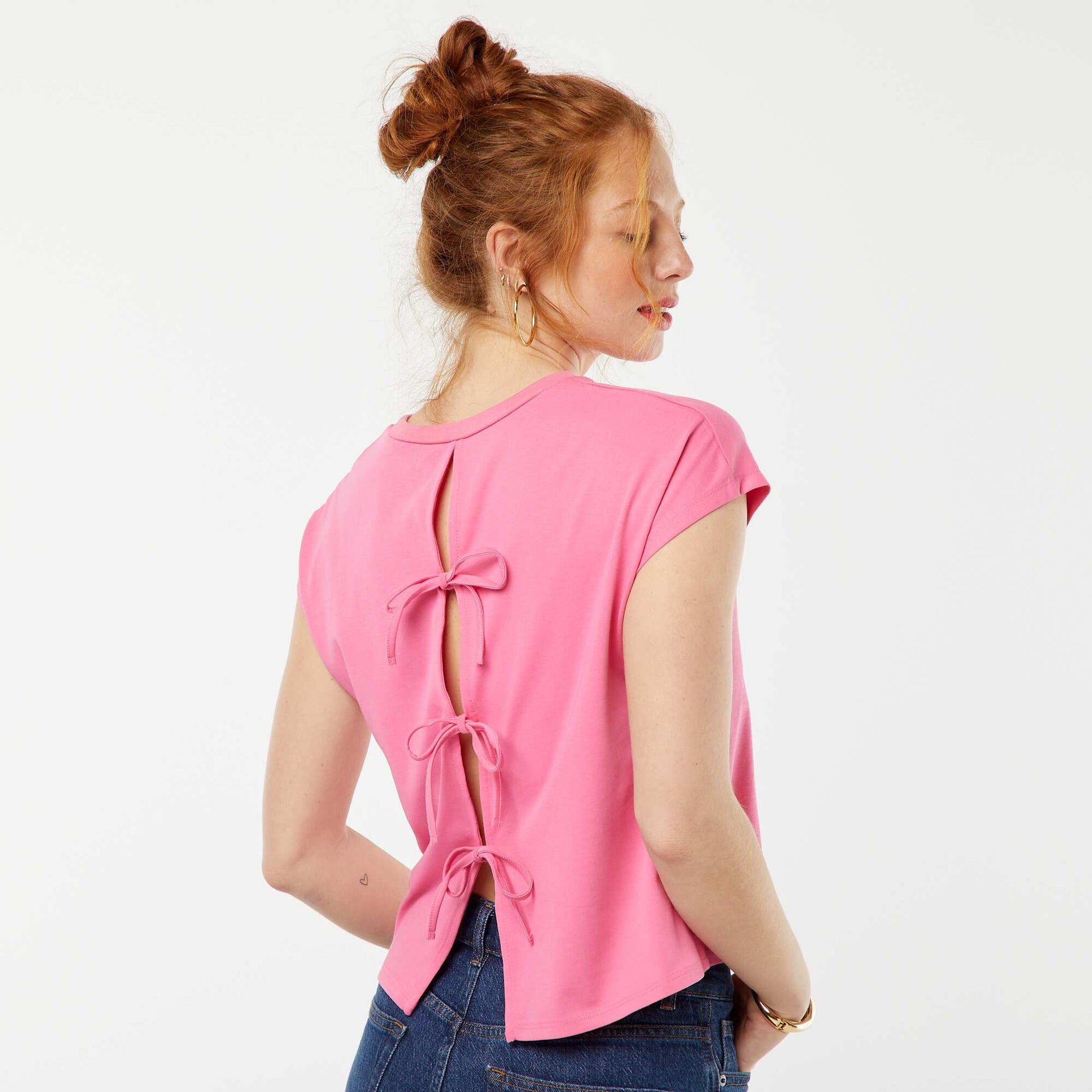 Short-sleeved T-shirt with open back PINK