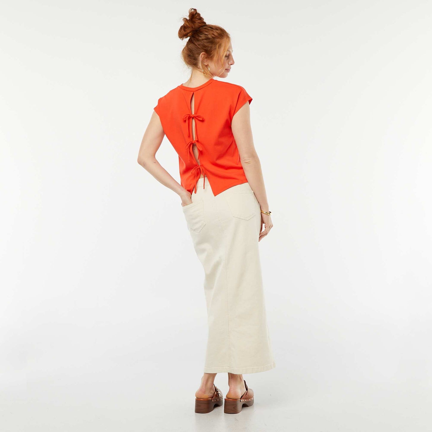 Short-sleeved T-shirt with open back RED