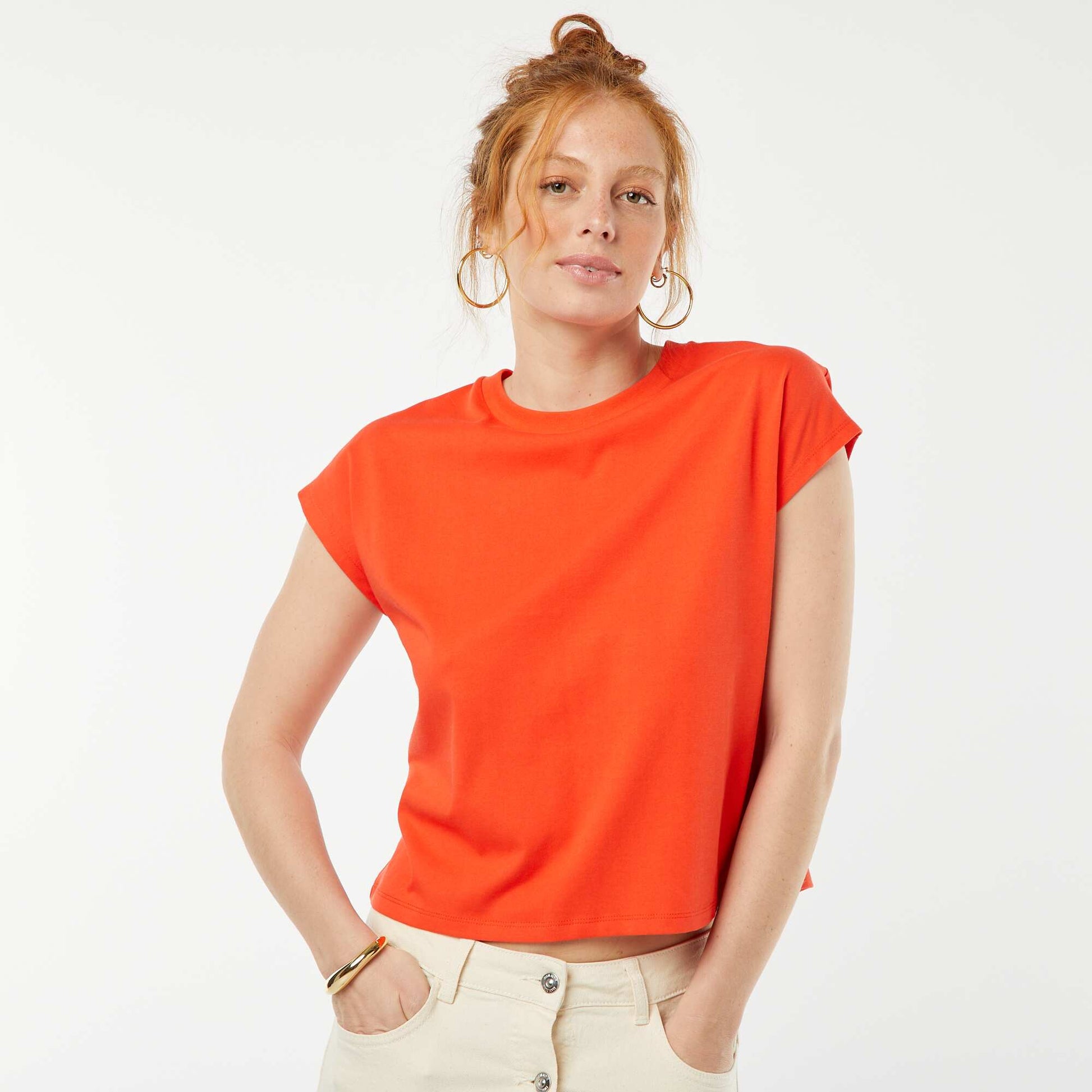 Short-sleeved T-shirt with open back RED