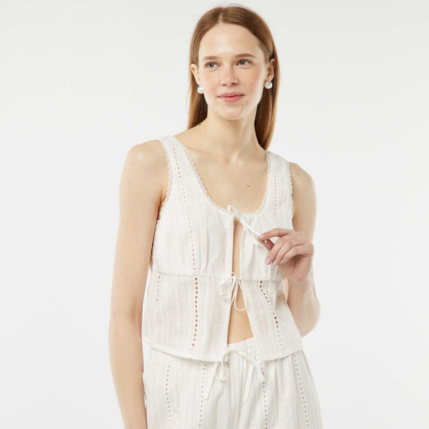 A lightweight sleeveless blouse with tie fastening and broderie anglaise WHITE