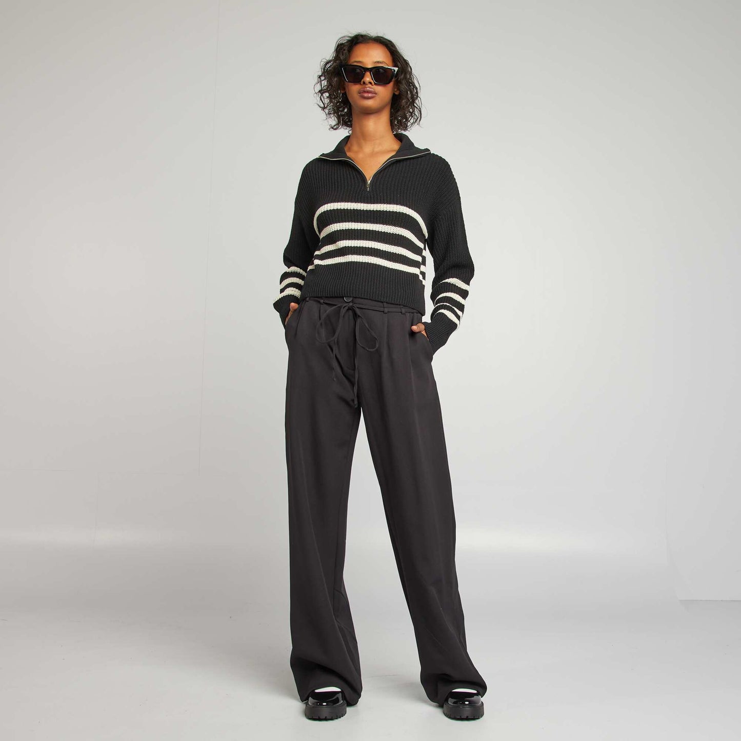 Plain wide-leg trousers with belt black