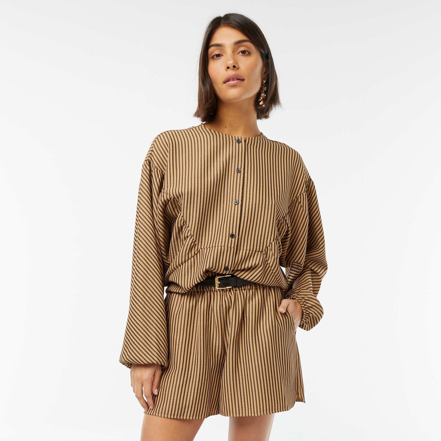 Striped short shorts with pockets BROWN