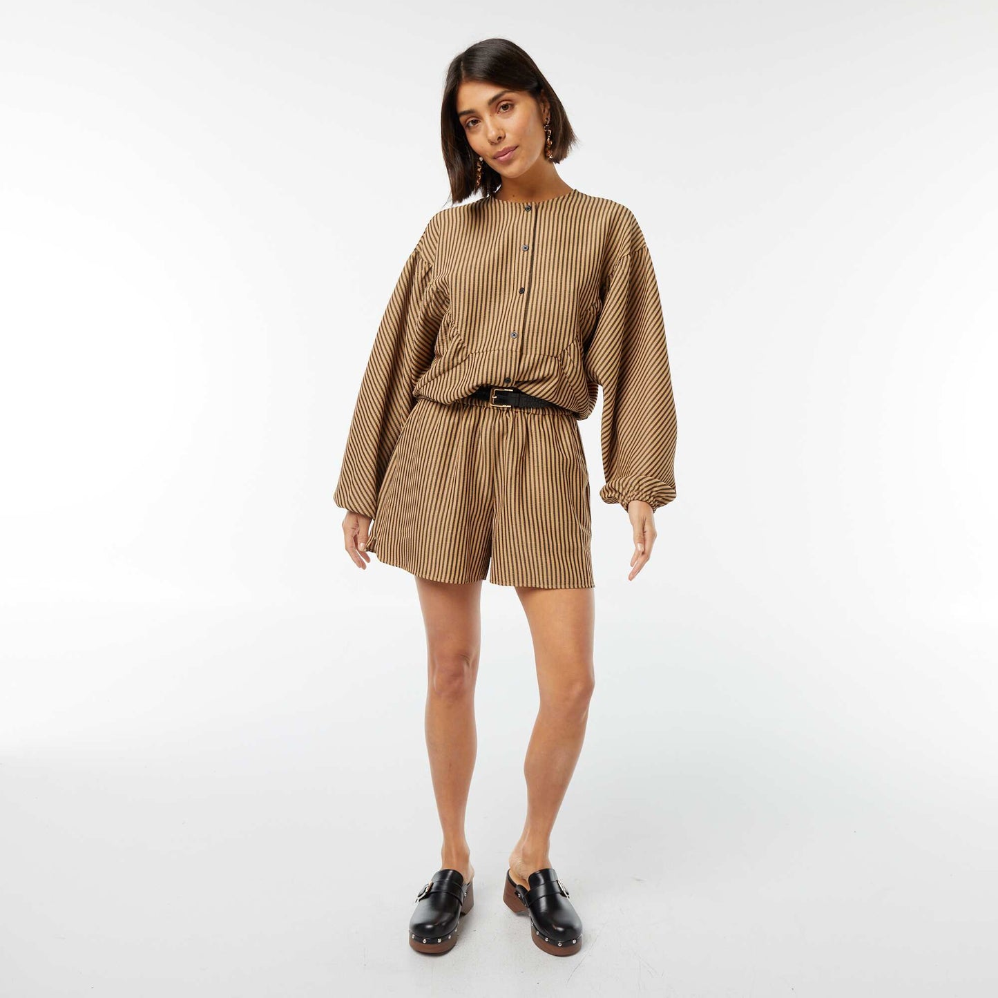 Striped short shorts with pockets BROWN