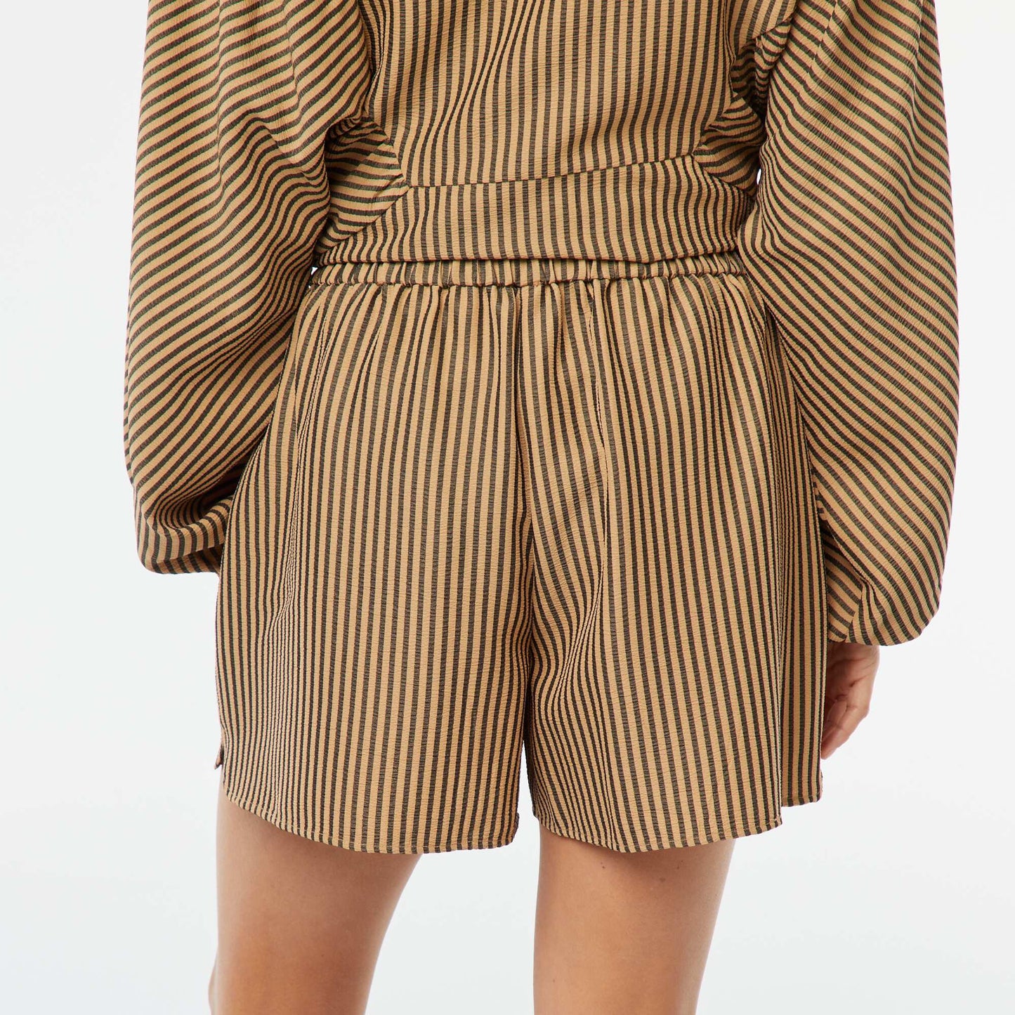 Striped short shorts with pockets BROWN