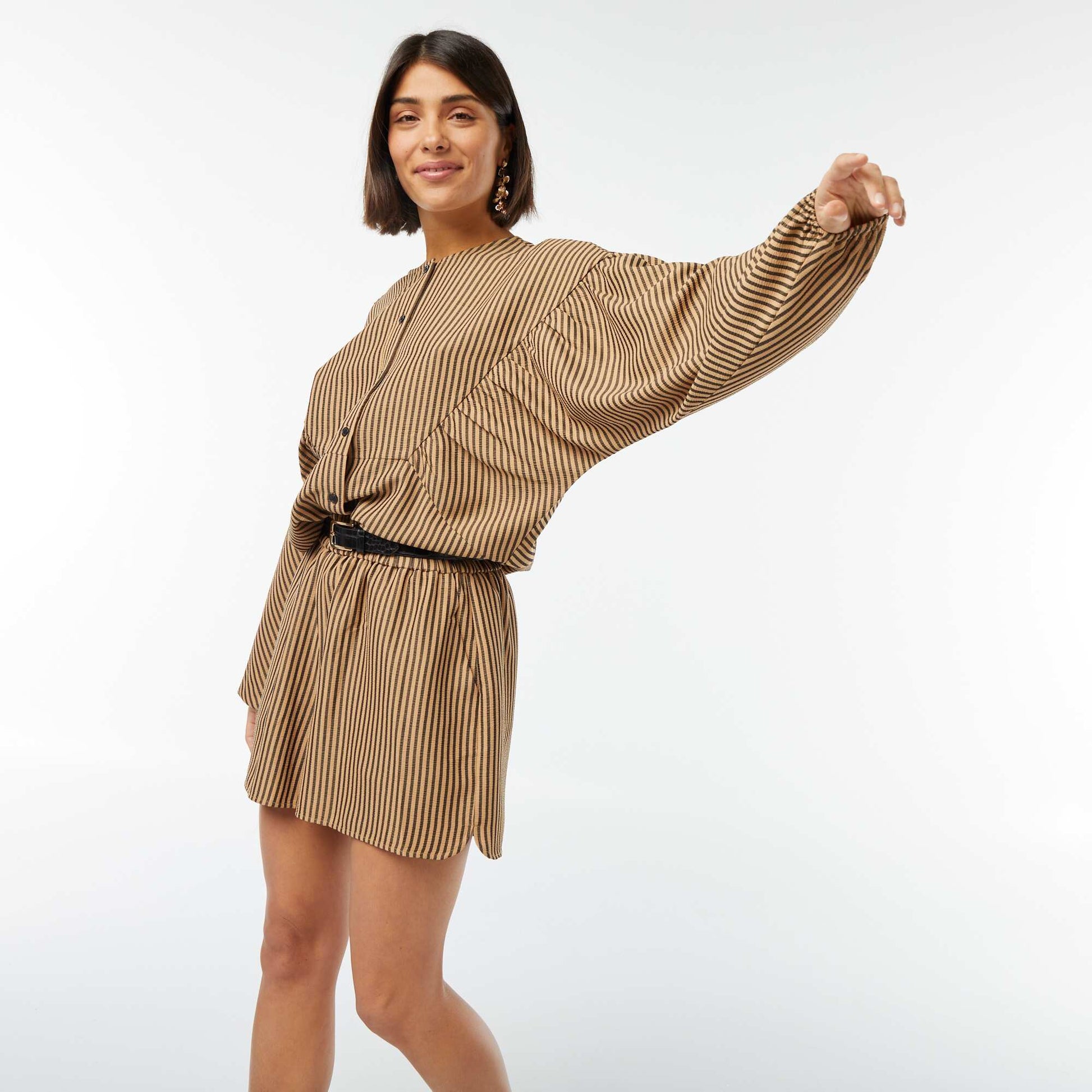 Striped short shorts with pockets BROWN