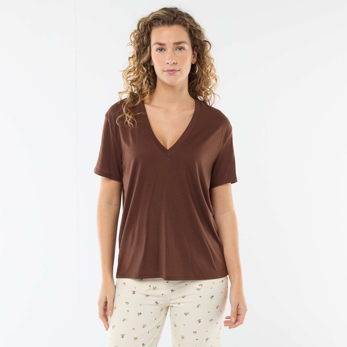 V-neck short-sleeved T-shirt BROWN