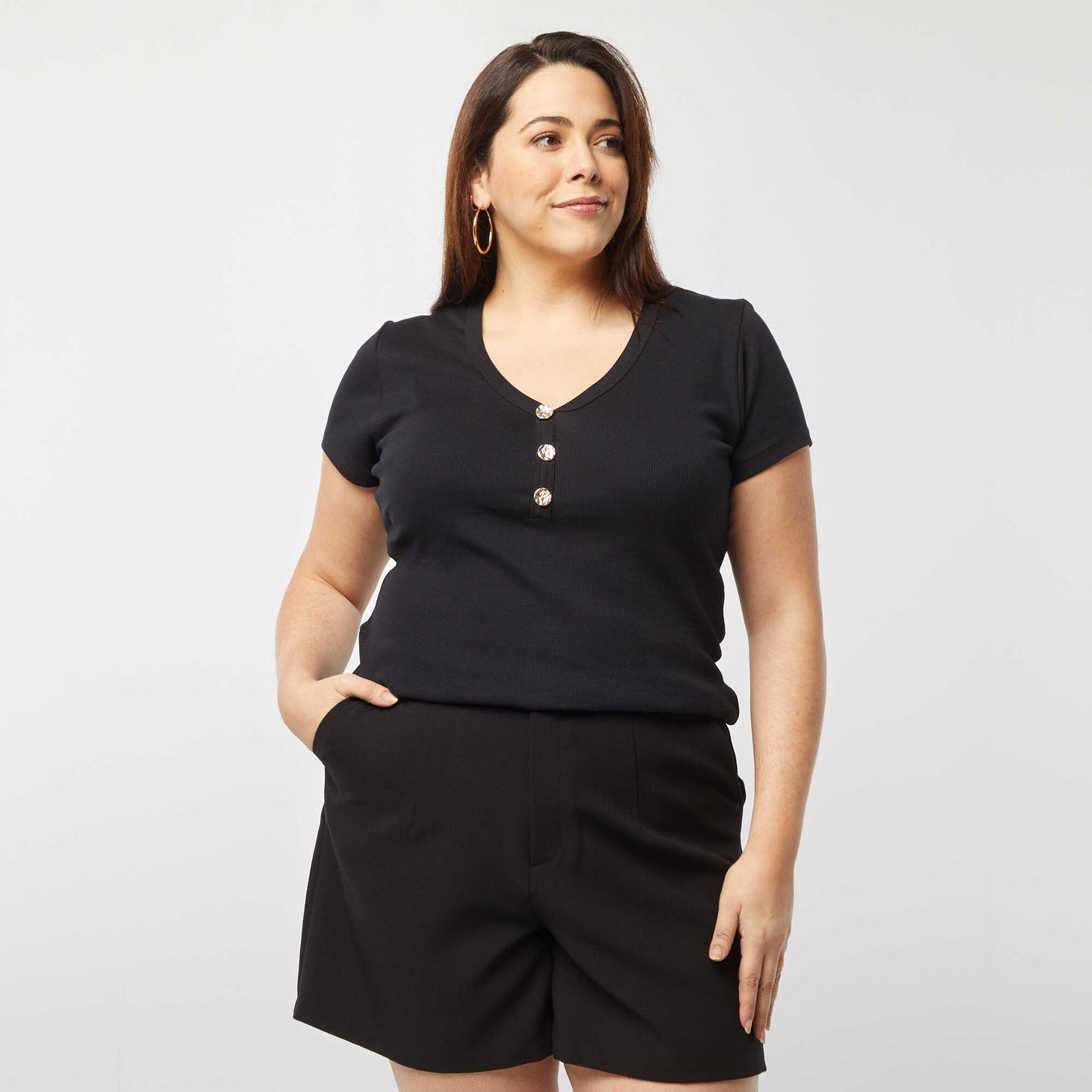 Ribbed T-shirt with buttoned neck BLACK