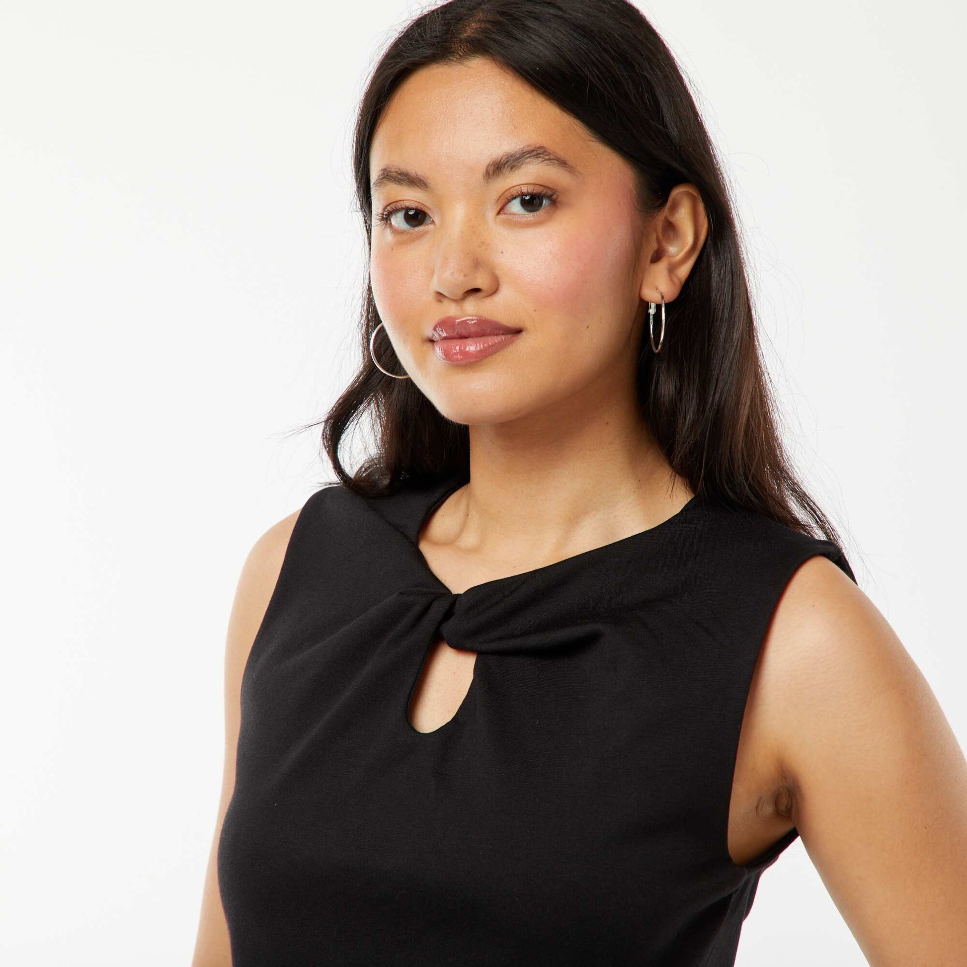 Vest top with twisted slit at the neckline BLACK