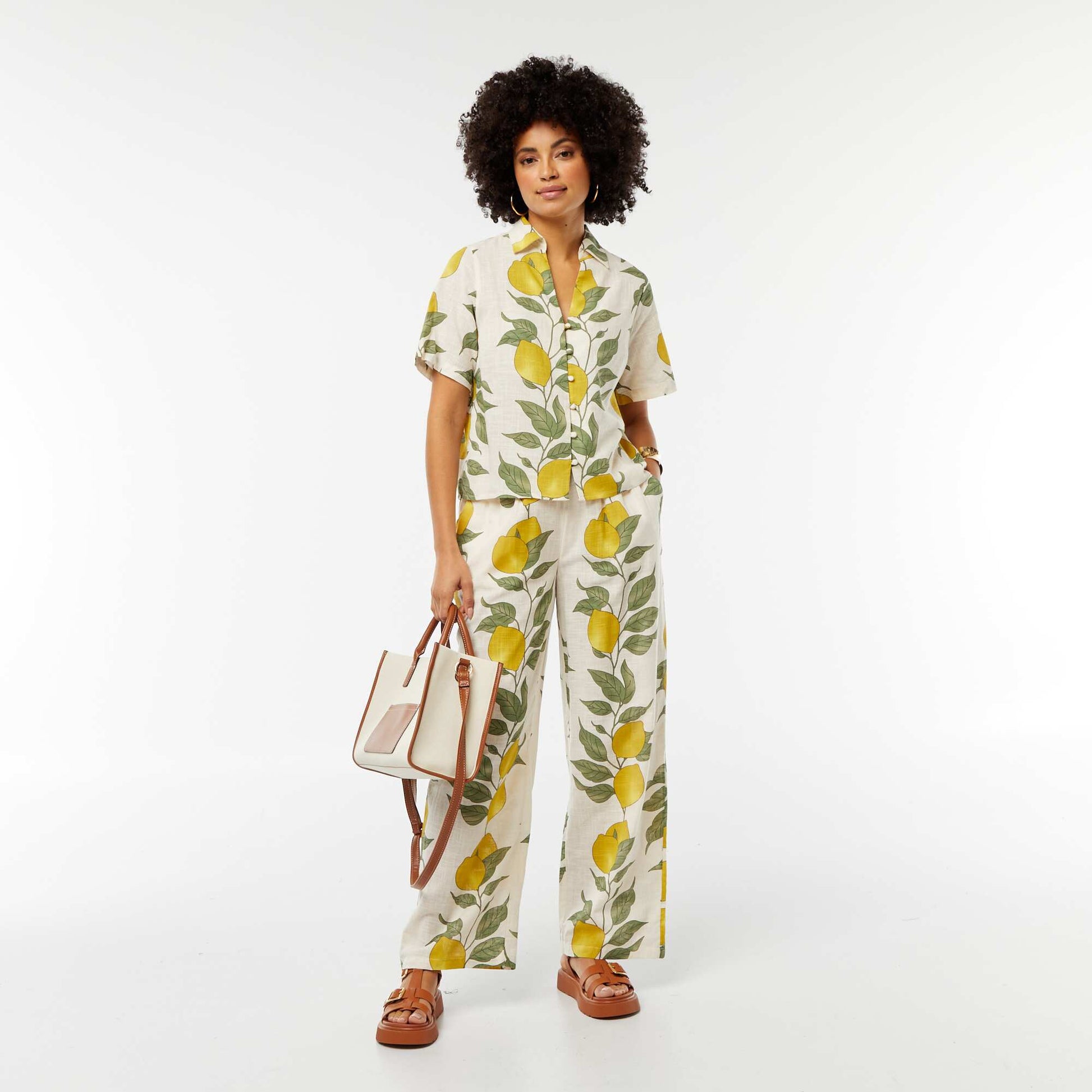 Short-sleeved blouse with lemon print BEIGE