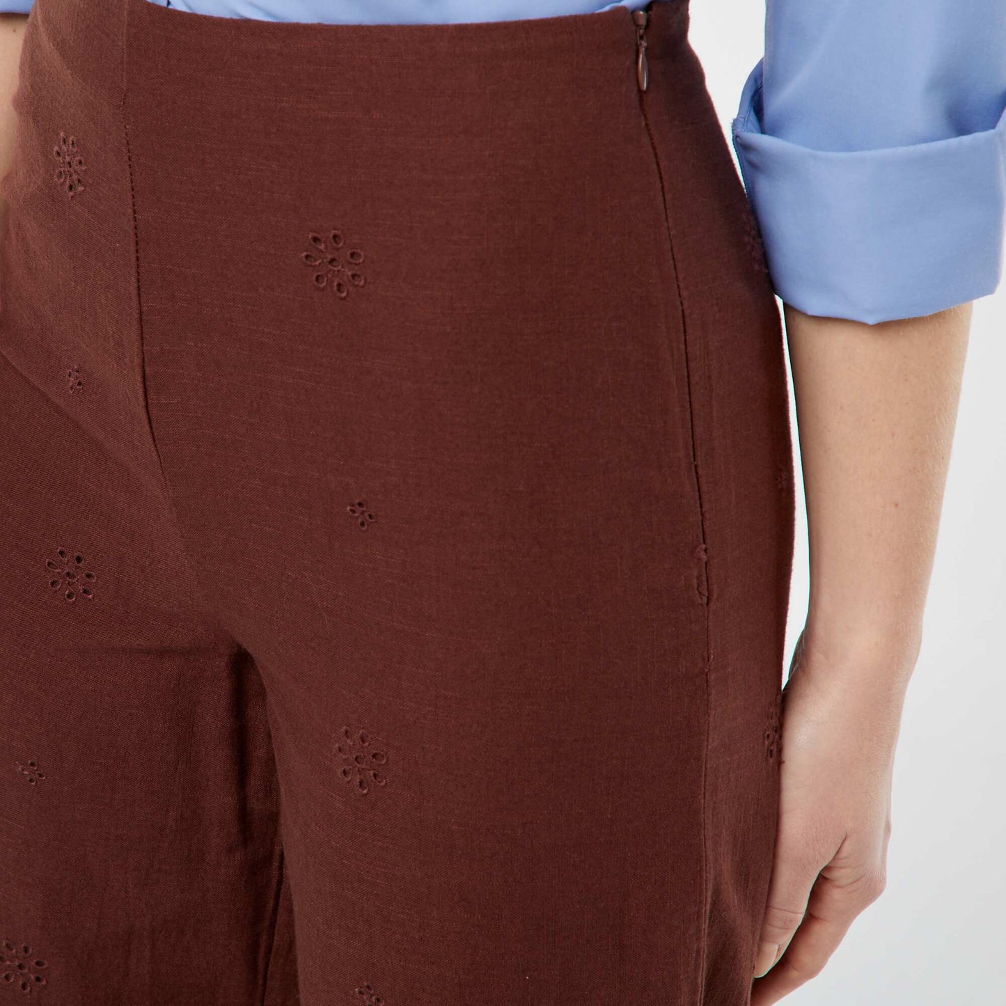 Wide-leg trousers with broderie anglaise BROWN